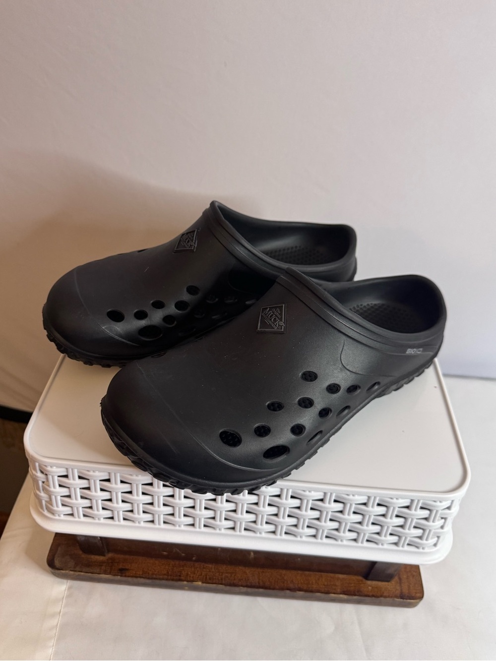 Muck Boot Black Slip-On Clogs - Womens 9 Men’s 7